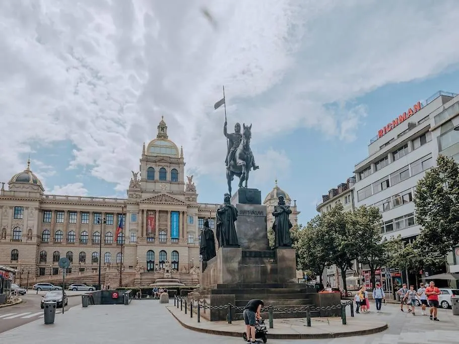 פראג Calm Wenceslas Square Apartment צ'כיה